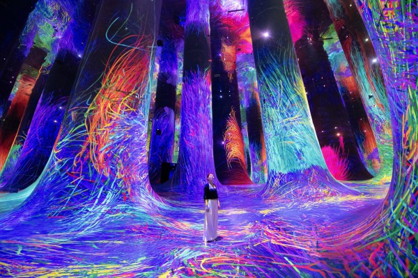 Du khách Việt ngỡ ngàng bước vào 'thế giới siêu thực' ở Abu Dhabi