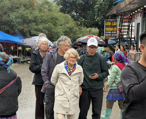 Du lịch chật vật vì mưa bão liên tục Du lịch chật vật vì mưa bão liên tục