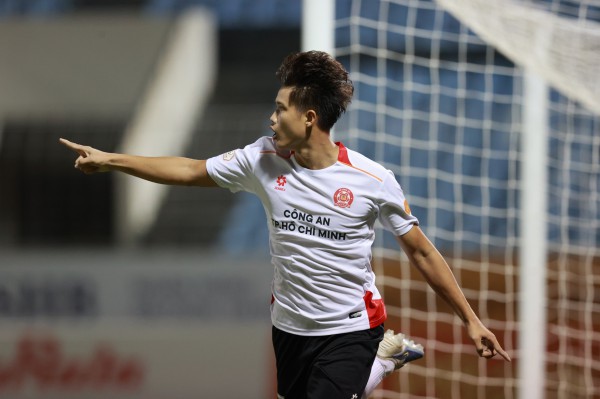 'Gà son' trẻ Văn Bình tỏa sáng đúng lúc cho CLB Công an TP.HCM