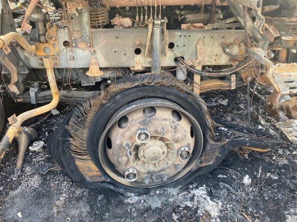 Gia Lai: Cháy xe container trong đêm, đầu xe bị thiêu rụi