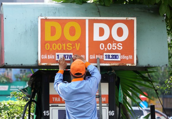 Giá xăng dầu hôm nay 28.11.2025: Xăng về mốc 20.000 đồng/lít