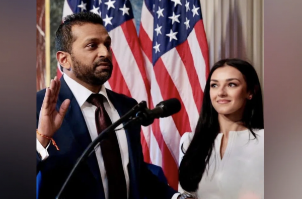 Giám đốc FBI bị 'soi' vì cử đội SWAT bảo vệ bạn gái Giám đốc FBI bị 'soi' vì cử đội SWAT bảo vệ bạn gái