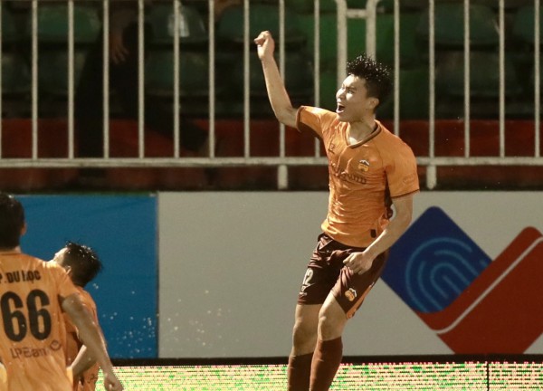 HAGL hòa cực hay Nam Định: Chạy đua tỷ số kịch tính, sao trẻ lại tỏa sáng HAGL hòa cực hay Nam Định: Chạy đua tỷ số kịch tính, sao trẻ lại tỏa sáng