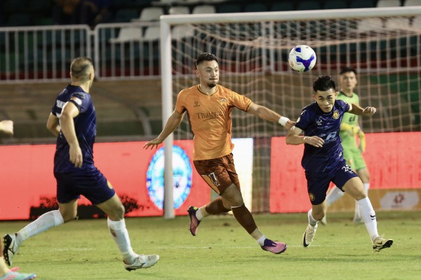 HAGL thoát đáy bảng trước khi V-League tạm nghỉ