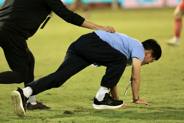 HAGL thoát thua Thanh Hóa nhờ bàn thắng nghẹt thở phút 100: Ông Vũ Tiến Thành ăn mừng cực lạ