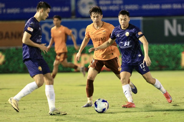 HAGL thoát thua Thanh Hóa nhờ bàn thắng nghẹt thở phút 100: Ông Vũ Tiến Thành ăn mừng cực lạ