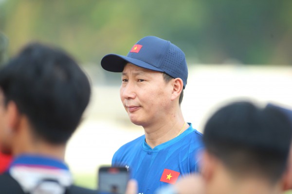 HLV Kim Sang-sik bối rối: ‘Tôi mất ngủ vì chốt danh sách U.23 Việt Nam, đau lòng vì Văn Trường’ HLV Kim Sang-sik bối rối: ‘Tôi mất ngủ vì chốt danh sách U.23 Việt Nam, đau lòng vì Văn Trường’