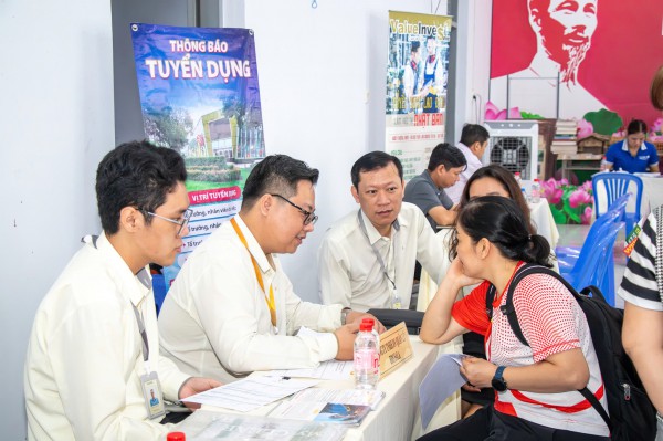 Hàng nghìn việc làm lương 15 - 20 triệu đồng/tháng đang tuyển gấp ở TP.HCM Hàng nghìn việc làm lương 15 - 20 triệu đồng/tháng đang tuyển gấp ở TP.HCM