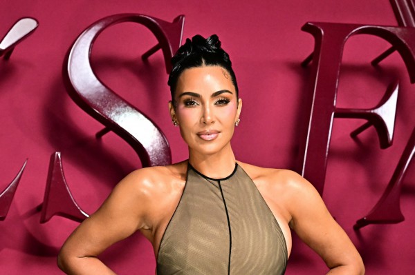 Kim Kardashian nói cuộc đổ bộ lên mặt trăng là 'giả', NASA phản ứng Kim Kardashian nói cuộc đổ bộ lên mặt trăng là 'giả', NASA phản ứng