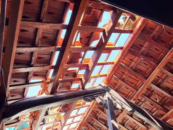 'Lốc xoáy quét chỉ mấy giây mà mọi thứ tan hoang'