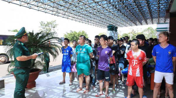 Lời kể rùng rợn của người Việt Nam thoát bẫy 'việc nhẹ lương cao' ở Campuchia Lời kể rùng rợn của người Việt Nam thoát bẫy 'việc nhẹ lương cao' ở Campuchia