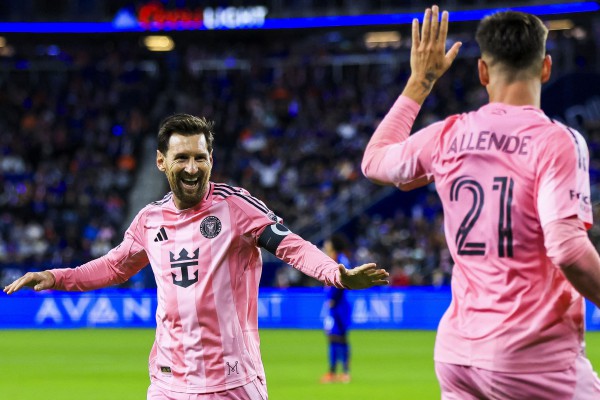 Messi rực sáng đưa Inter Miami vào chung kết MLS Cup, Ronaldo cũng lập siêu phẩm