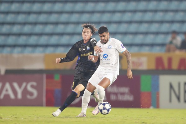 Nam Định lại thua Gamba Osaka, có tình huống gây tranh cãi: Chủ nhà mất oan phạt đền? Nam Định lại thua Gamba Osaka, có tình huống gây tranh cãi: Chủ nhà mất oan phạt đền?