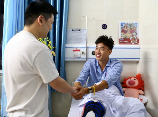 Ngôi sao U.23 Việt Nam Văn Trường phẫu thuật thành công, hẹn ngày trở lại sân cỏ