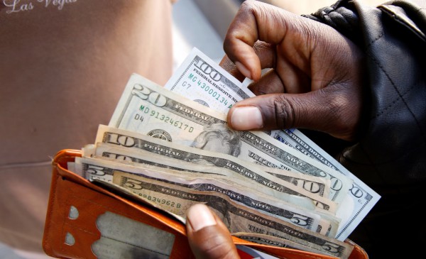 Nhiều người trẻ Gen Z coi tiền mặt là ‘lạc hậu’, sợ tiêu quá tay