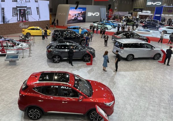 Ô tô Trung Quốc tràn sang Việt Nam, bán chẳng được bao nhiêu Ô tô Trung Quốc tràn sang Việt Nam, bán chẳng được bao nhiêu