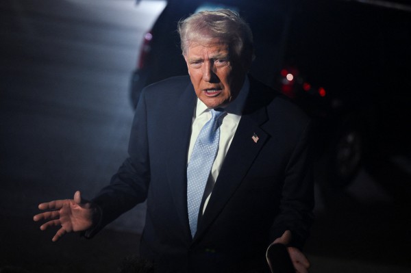 Ông Trump nói đảng Cộng hòa đang soạn luật cấm vận các nước làm ăn với Nga Ông Trump nói đảng Cộng hòa đang soạn luật cấm vận các nước làm ăn với Nga