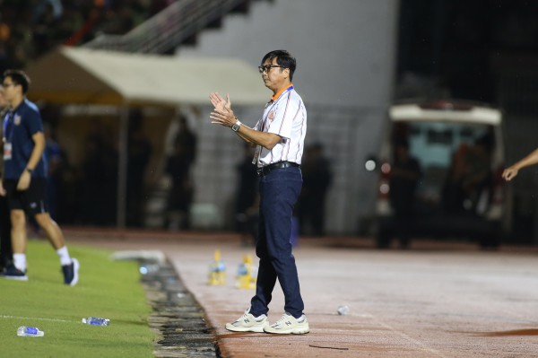 Phản ứng trái ngược sau trận cầu kịch tính: HLV Lê Huỳnh Đức mãn nguyện dù thua, HLV Ninh Bình thì…