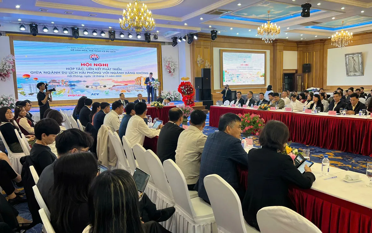 Đại diện nhiều tỉnh, thành phố, cơ quan dự hội nghị.