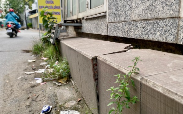 Phường lún nhanh nhất TP.HCM 'chìm' gần 1 mét: Nhiều nhà dân nứt tường, vỡ nền Phường lún nhanh nhất TP.HCM 'chìm' gần 1 mét: Nhiều nhà dân nứt tường, vỡ nền