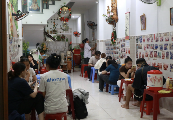 Quán ăn 'huyền thoại' ở TP.HCM sắp đóng cửa: Tạm biệt bà chủ đọc rap tính tiền