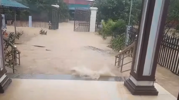 Quảng Trị: Miền núi sạt lở hàng chục điểm, tàu chìm do mưa lớn