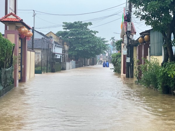 Quảng Trị: Mưa lớn, lũ trên sông Kiến Giang vượt báo động 3, uy hiếp xã Lệ Thủy