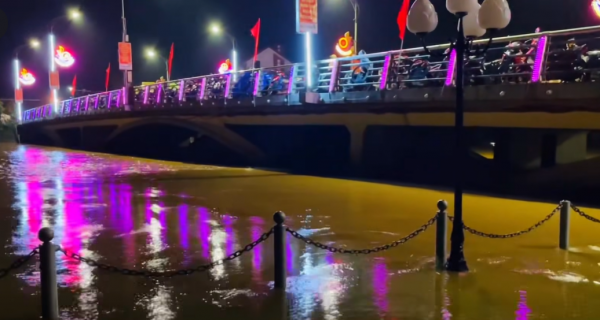 Quảng Trị: Mưa lớn, lũ trên sông Kiến Giang vượt báo động 3, uy hiếp xã Lệ Thủy