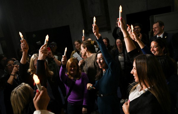 Quốc hội Mỹ phê chuẩn công bố hồ sơ tội phạm ấu dâm Jeffrey Epstein Quốc hội Mỹ phê chuẩn công bố hồ sơ tội phạm ấu dâm Jeffrey Epstein