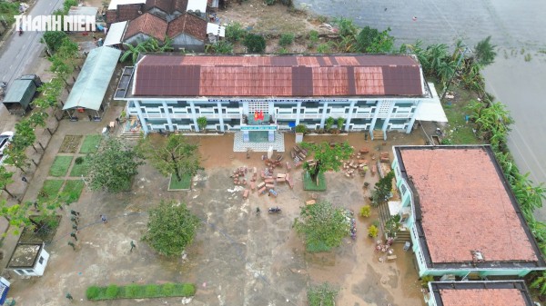 Rốn lũ Hòa Thịnh nhìn từ flycam: Làng quê ngổn ngang sau nước rút