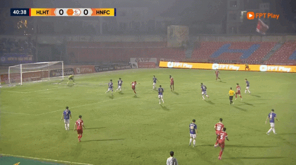 Sao Việt kiều Lê Viktor bùng nổ, Hà Tĩnh thắng cực sốc Hà Nội: HLV Harry Kewell đau khổ