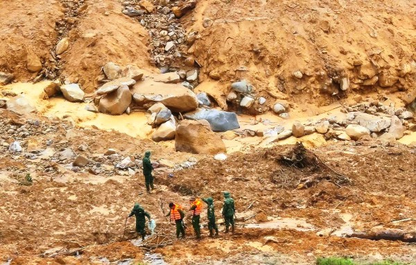 Sạt lở 'bủa vây' vùng cao TP.Đà Nẵng: Núi liên tục phát ra tiếng nổ lớn