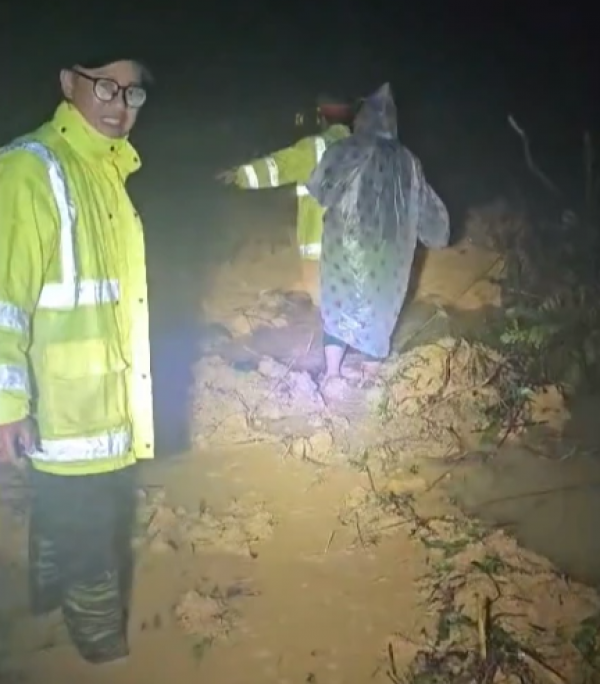 Sạt lở đèo Khánh Lê, đường đến Đà Lạt thêm điểm ách tắc Sạt lở đèo Khánh Lê, đường đến Đà Lạt thêm điểm ách tắc