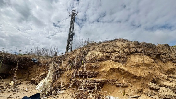 Sạt lở làm lộ tuyến cáp ngầm xuyên biển cấp điện cho đặc khu Lý Sơn
