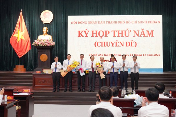 TP.HCM bầu bổ sung 3 phó chủ tịch UBND TP.HCM bầu bổ sung 3 phó chủ tịch UBND