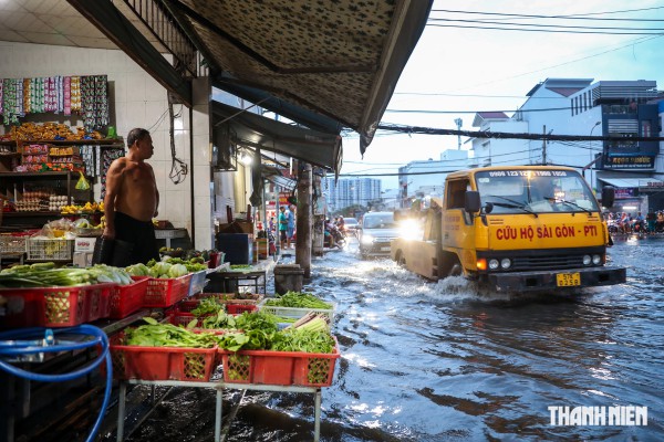 TP.HCM yêu cầu hạ thấp hồ chứa, chủ động đón bão số 15