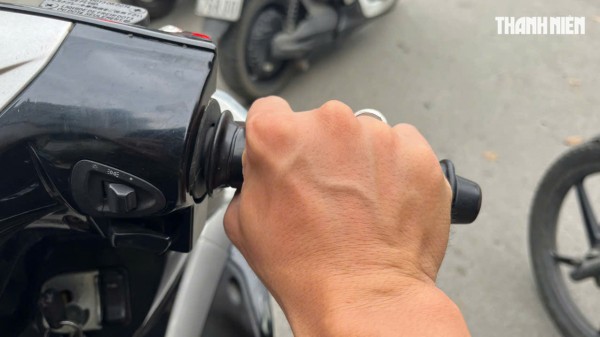 Thói quen của người lái khi dừng đèn đỏ khiến xe máy nhanh hỏng