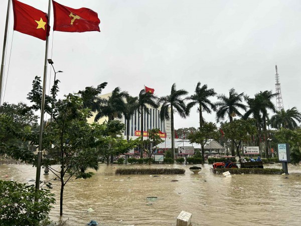 'Trận lụt thứ 3 trong vòng 10 ngày, quá mệt mỏi!'