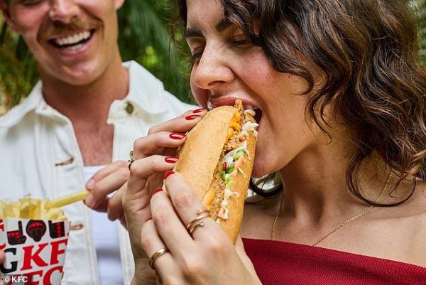 Tranh cãi khi 'ông lớn' KFC đưa bánh mì Việt Nam vào thực đơn