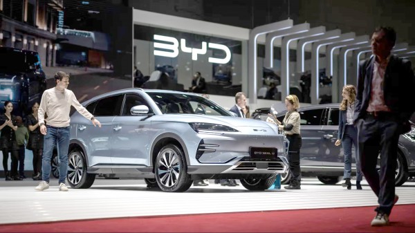 Trung Quốc 'đại phẫu' chiến lược ô tô điện