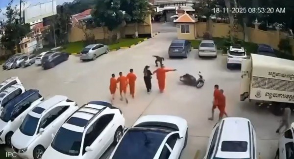 Tù nhân người Việt nhận súng từ đồng phạm nữ, bỏ trốn tại tòa án Campuchia