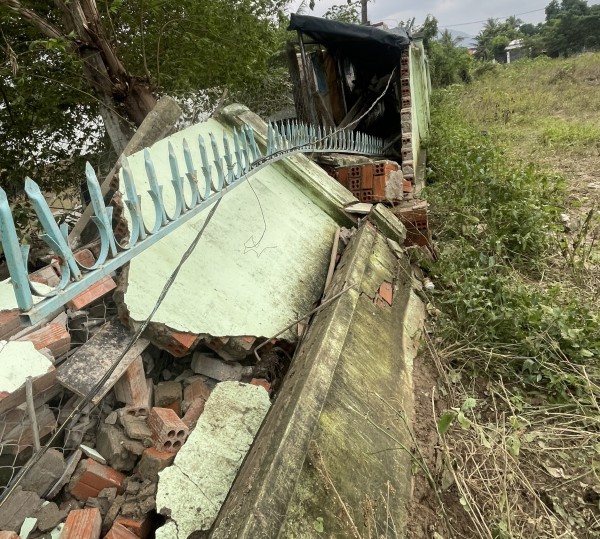 Tường rào sụp đổ không một cây sắt ở Nha Trang: Đơn vị thiết kế giải trình