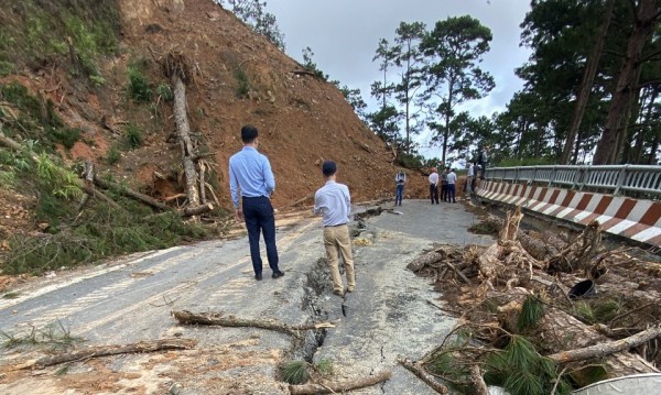 Viện Hàn lâm Khoa học và Công nghệ VN khảo sát sạt trượt đất ở Lâm Đồng Viện Hàn lâm Khoa học và Công nghệ VN khảo sát sạt trượt đất ở Lâm Đồng