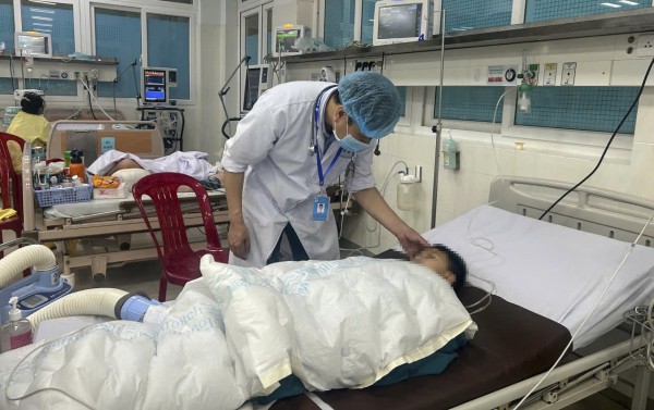 Xác định danh tính người đàn ông ôm hai cháu bé nhảy cầu Trường Xuân