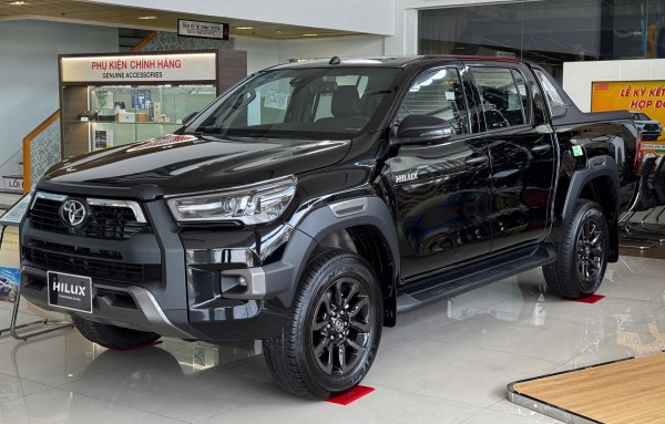 Xe bán tải: Toyota Hilux giảm giá lập tức hút khách, Ford Ranger bán chạy nhất