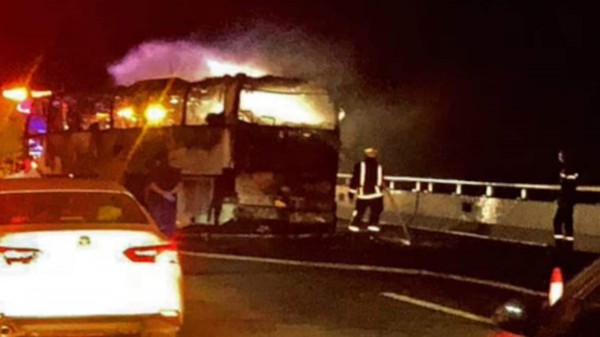 Xe khách đụng xe bồn trên cao tốc, hàng chục người Ấn Độ hành hương thiệt mạng