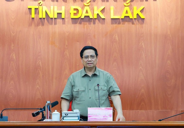 Khẩn trương xây dựng và sửa chữa nhà cửa cho người dân