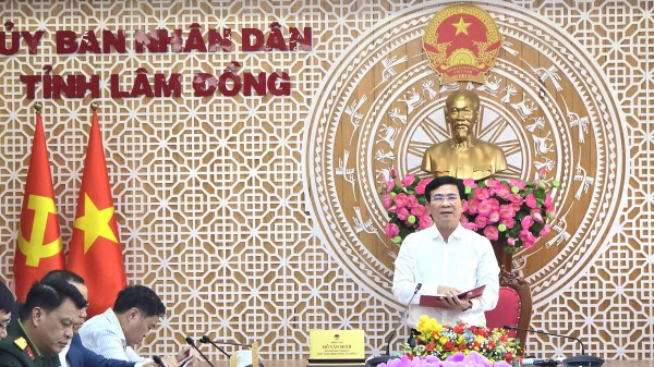 Sạt lở gần cầu Đơn Dương, di dời khẩn cấp 6 hộ dân