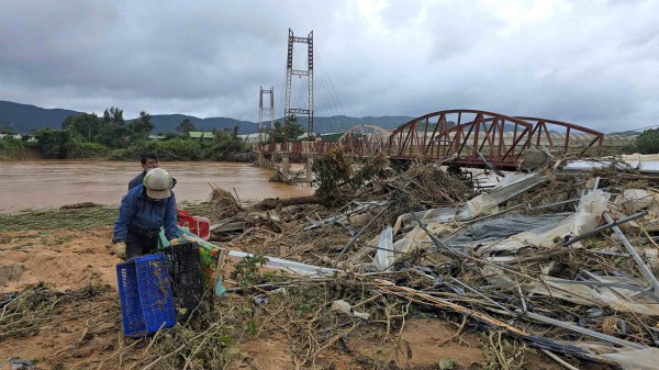 Lũ cuốn trôi 'thủ phủ' rau Lâm Đồng