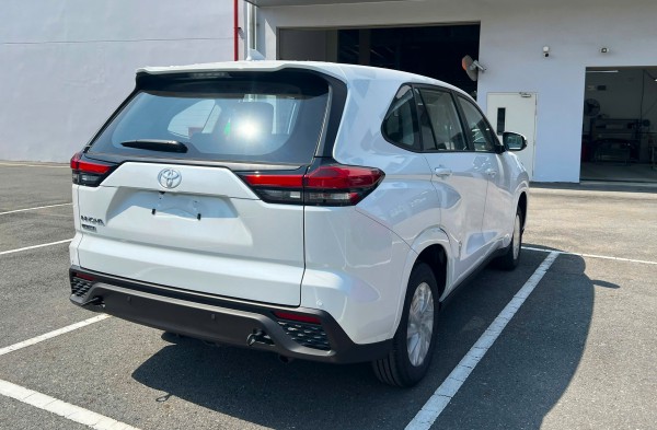 Toyota Innova Cross thêm bản mới tại Việt Nam: Giảm trang bị, giá 730 triệu đồng Toyota Innova Cross thêm bản mới tại Việt Nam: Giảm trang bị, giá 730 triệu đồng